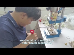 Części podgrzewacza wody gazowej ze stali nierdzewnej zamontowane na ścianie